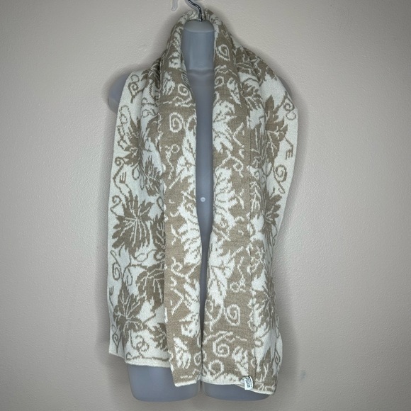 Isotoner Women’s‎ Knit leaf print wool blend reversible Scarf Multifunctional - Picture 1 of 7